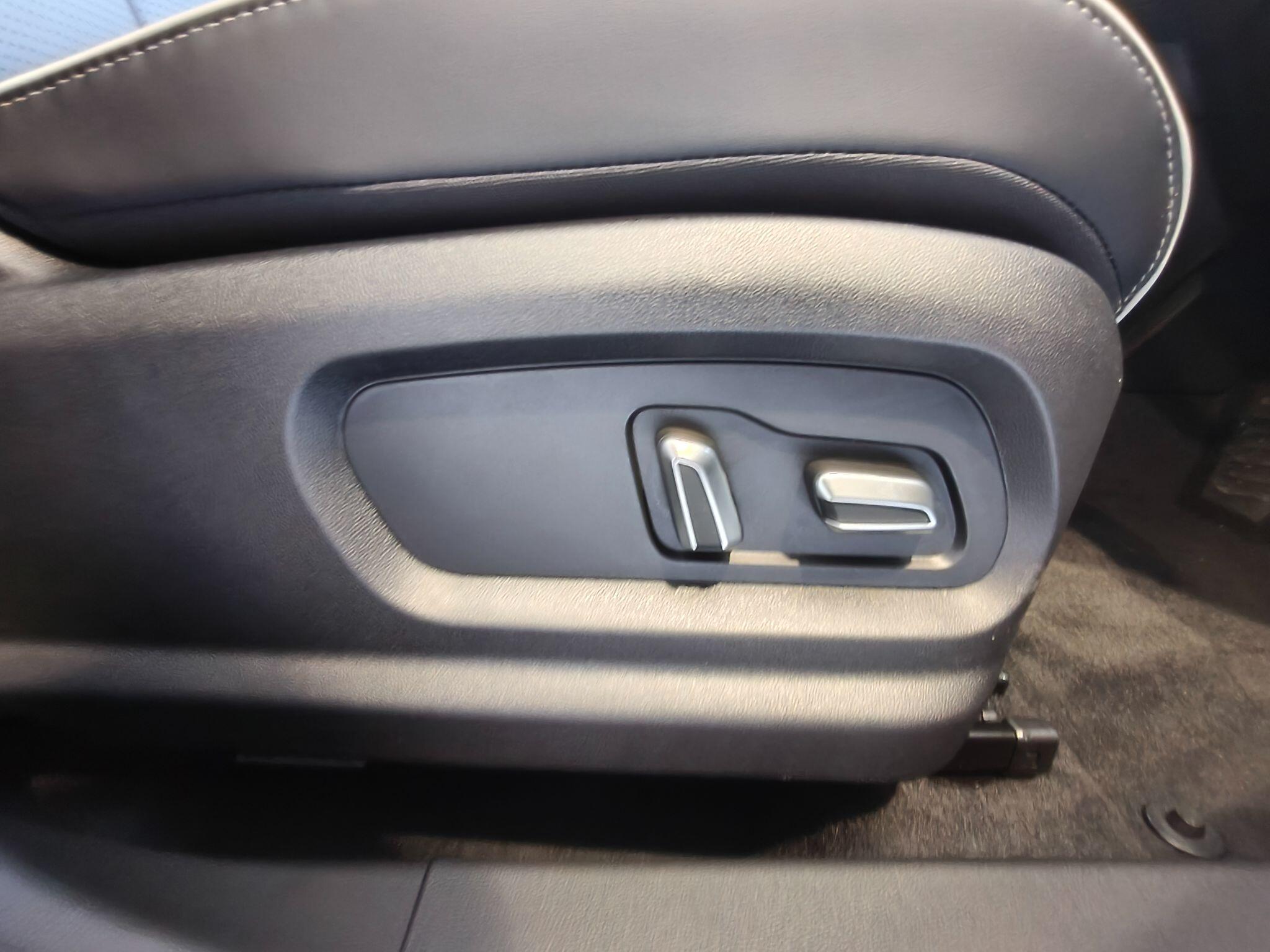 Large vehicle image